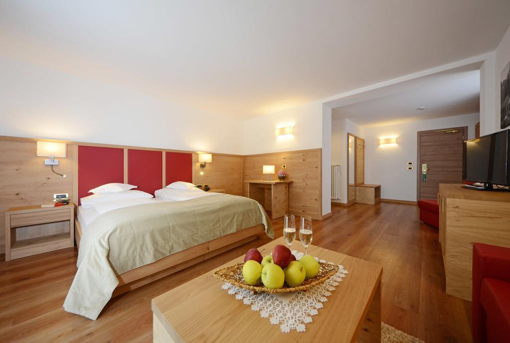 Hotel Gran Paradis Campitello di Fassa Pokoj fotografie
